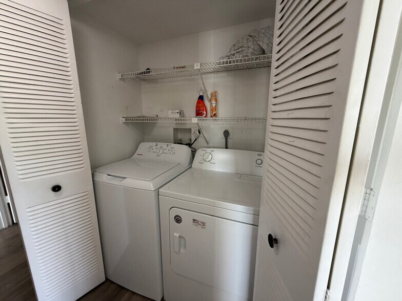 Building Photo - 766 NW Fork Rd