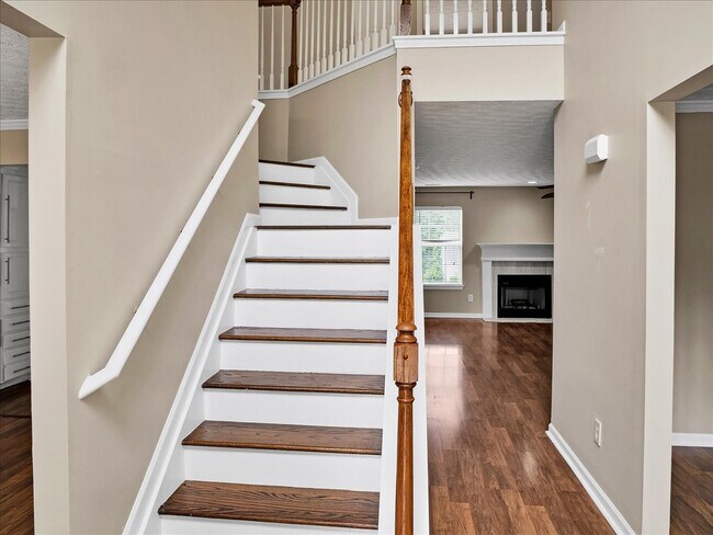 Building Photo - 3725 Crescent Walk Ln NE