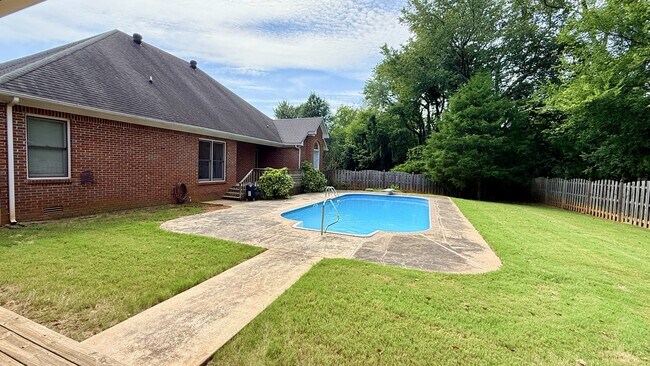 Building Photo - 113 Nobleton Ln NW