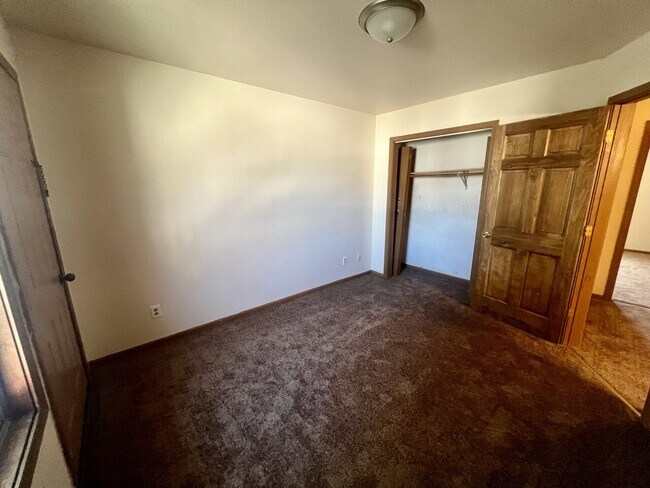 Building Photo - DB 4807 10th Ave