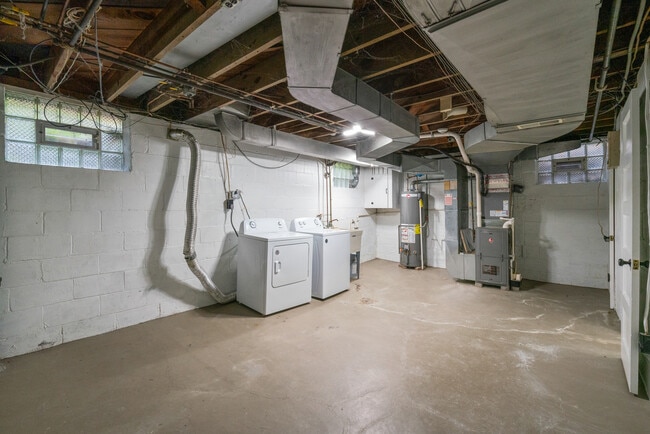 Building Photo - 840 Neely Heights Ave