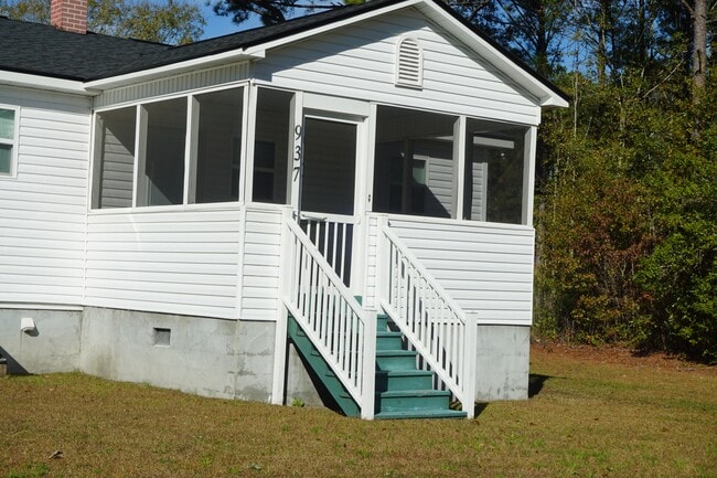 Building Photo - 937 St Johns Church Rd