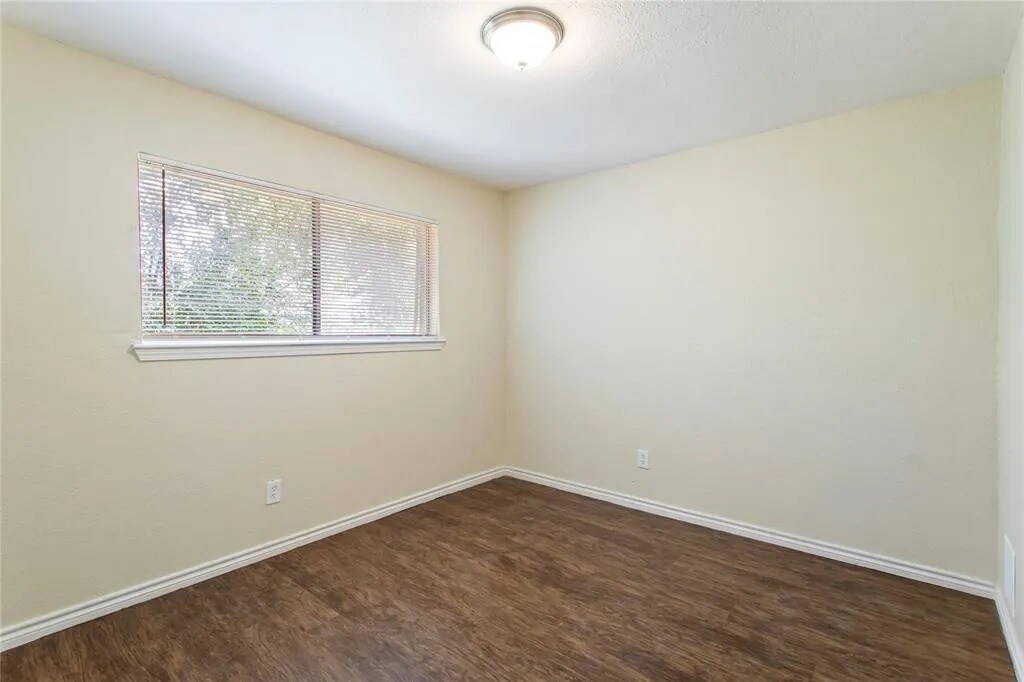 Building Photo - 5427 Bungalow Ln