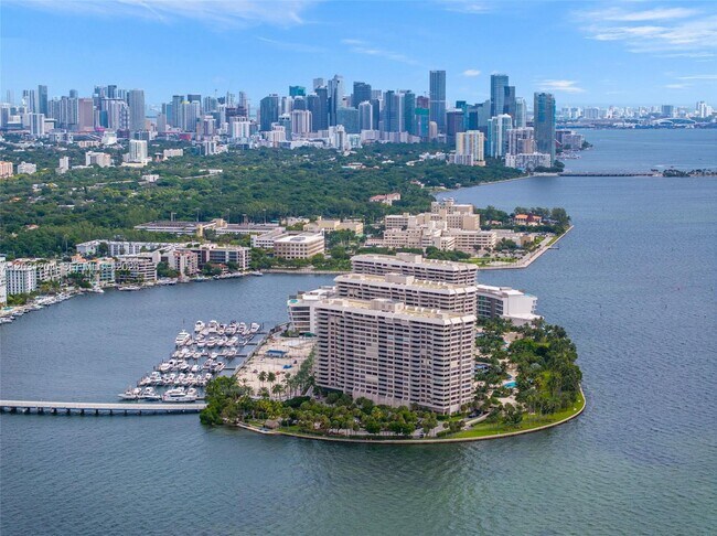 Building Photo - 3 Grove Isle Dr
