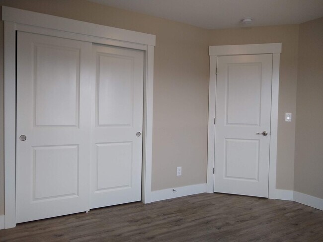 Building Photo - Application Pending - Pet Friendly, 4 Bedr...