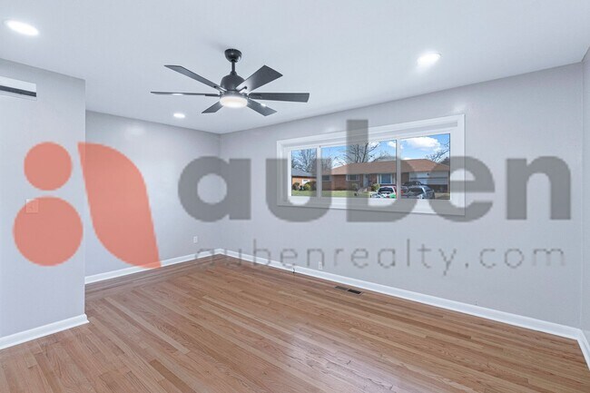 Building Photo - 4430 Lilac Ln