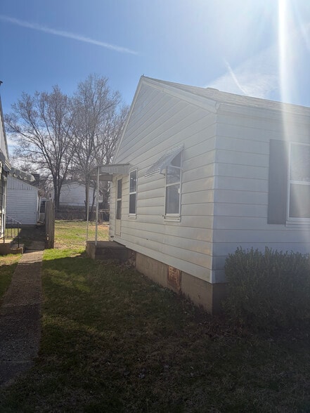 Building Photo - 2408 W Wiswall St