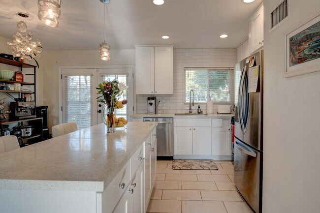 Building Photo - 75240 Camello Ct N
