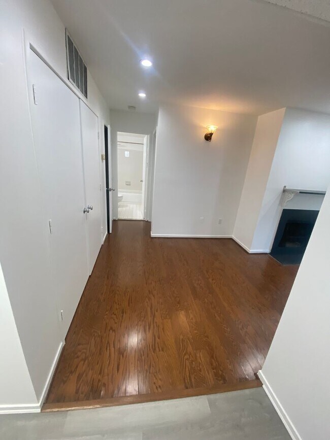 Building Photo - A charming one bedroom, one bath apartment...