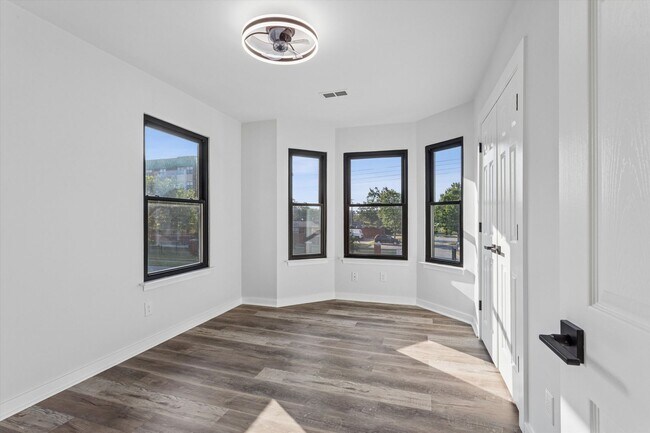 Building Photo - 635 26th St