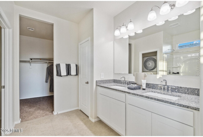 Building Photo - 1587 E Fletcher Dr