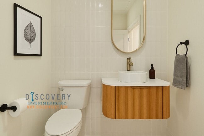Building Photo - Elegant Modern Montclair Retreat Designed ...