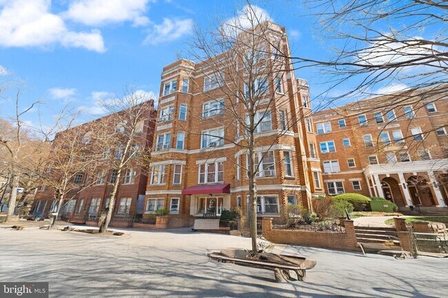 Building Photo - 1820 Clydesdale Pl NW