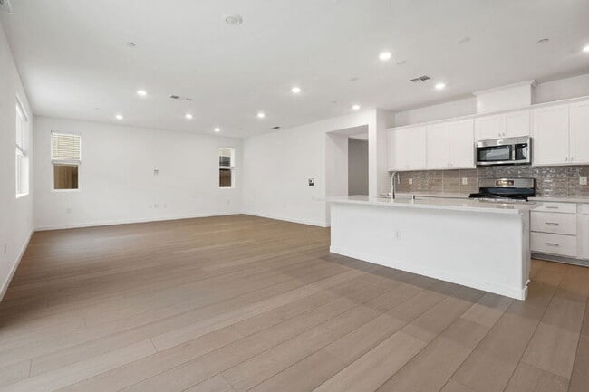 Building Photo - 8151 Lavigne Cir