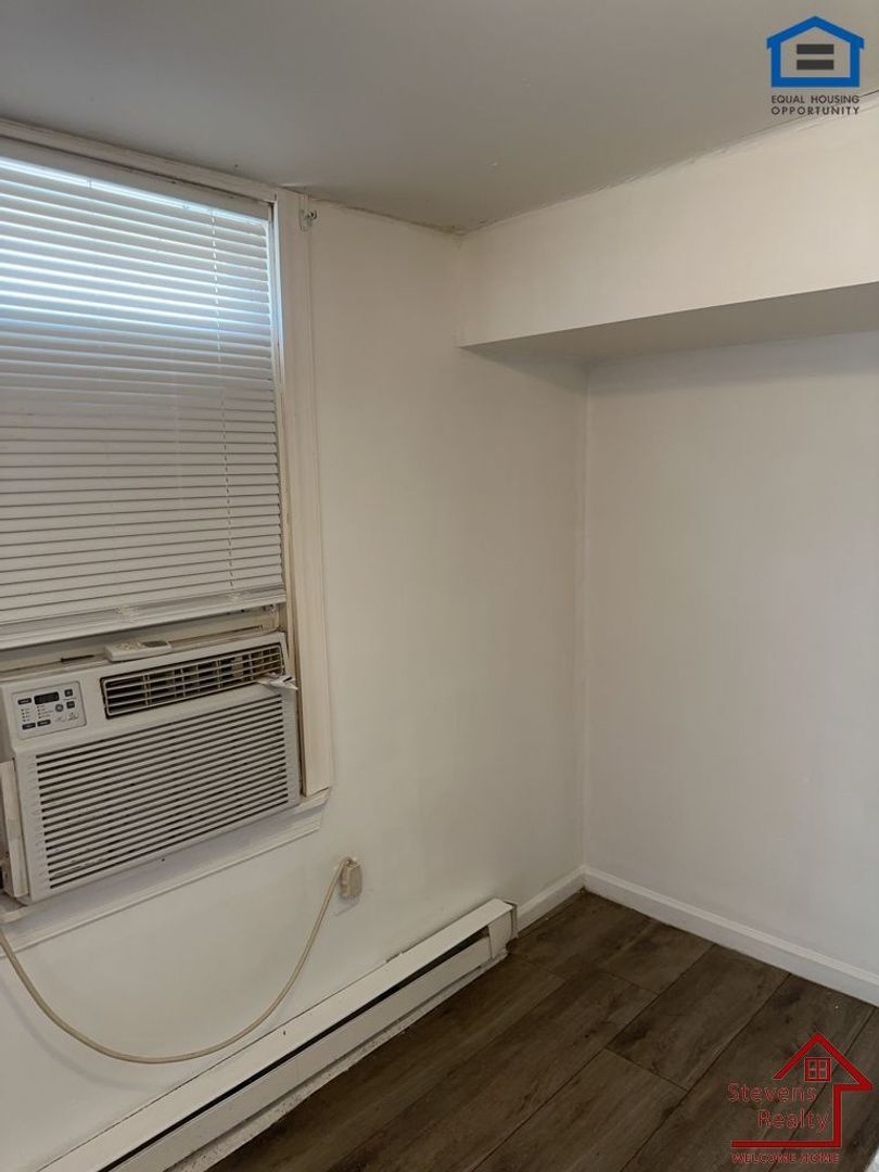 Building Photo - 4324 Grand Ave