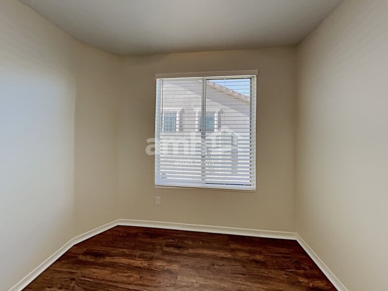 Building Photo - 221 W Vuelta Friso