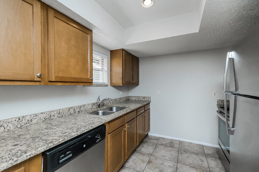 Building Photo - 16328 Caribbean Ct