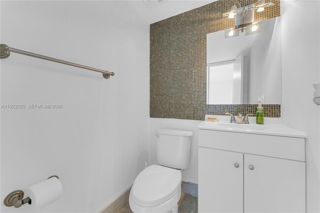 Building Photo - 16508 NE 26th Ave