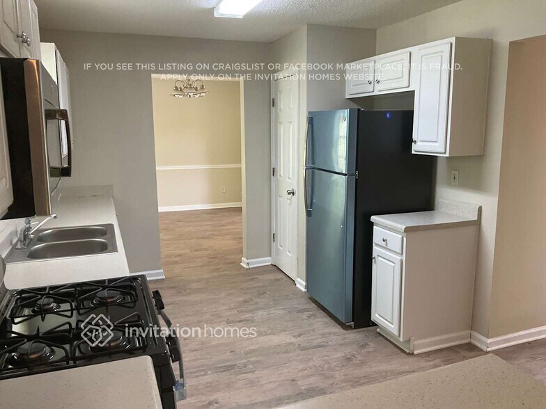 Building Photo - 597 Lakewater View Dr