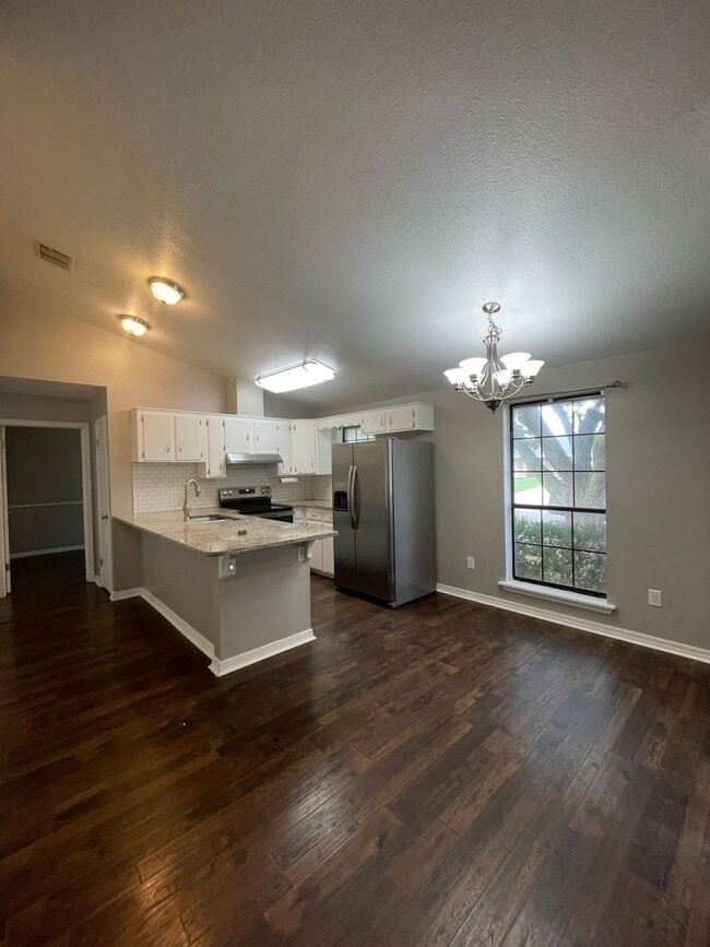 Building Photo - Golden Meadows - 3BD/2BA