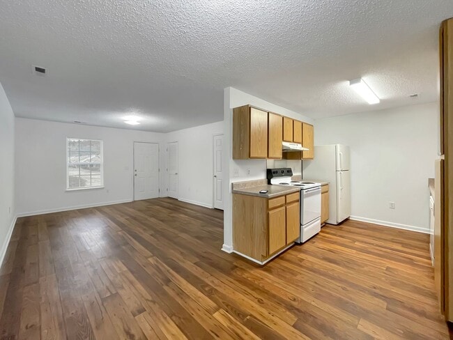 Building Photo - Single Level Home************Beautiful 1 Bedroom Villa************Brick Building