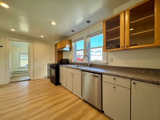 Building Photo - Spacious Portland 3BD/1.5BA Single Family ...
