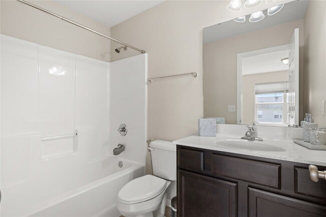 Building Photo - 184 Berry Manor Cir