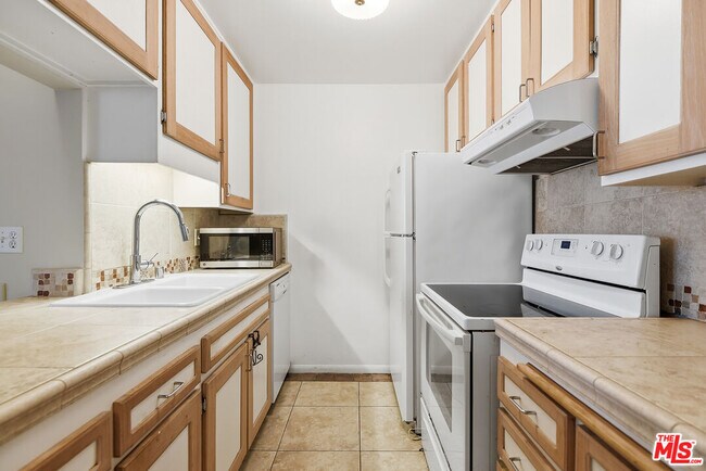 Building Photo - 7777 W 91st St