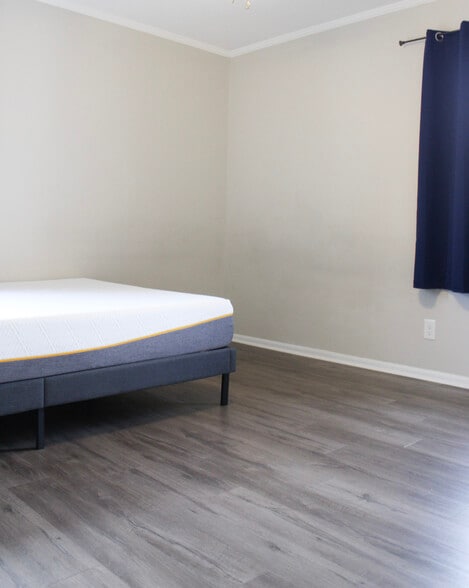 Building Photo - 1213 Park Dr