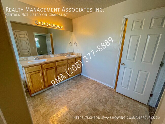 Building Photo - 5118 Lathrop Pl