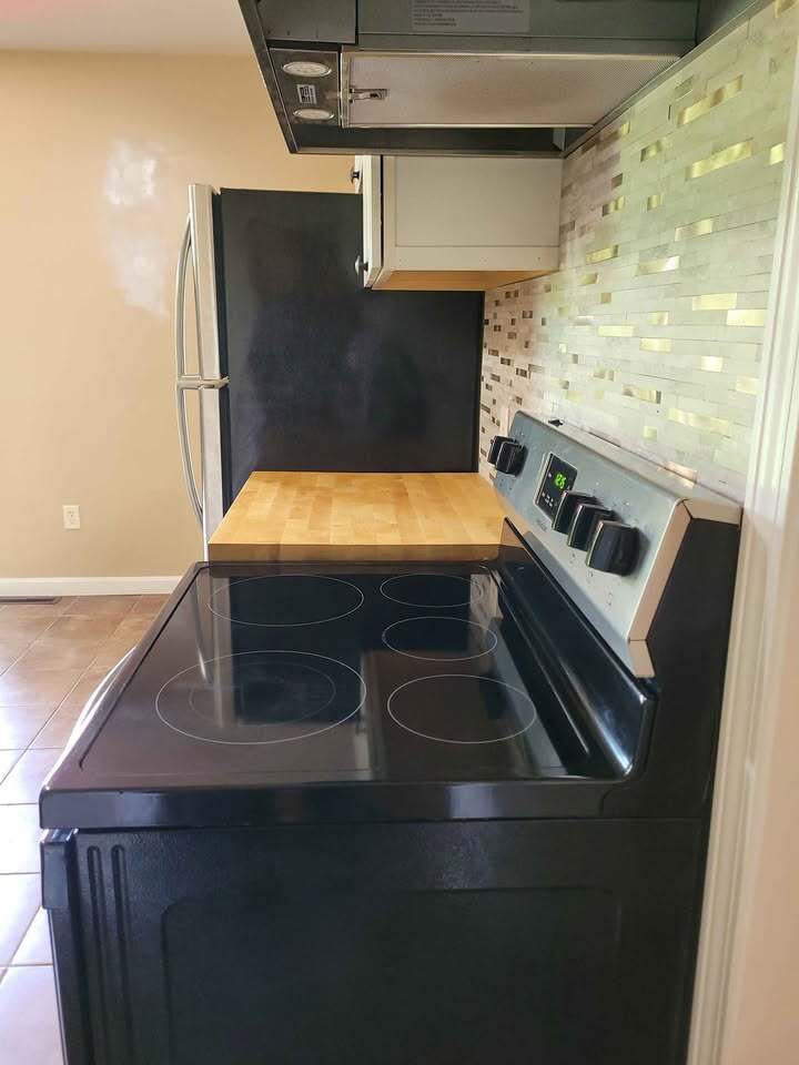 Building Photo - 391 Putnam Pike