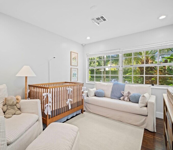 Building Photo - 300 Manor Pl