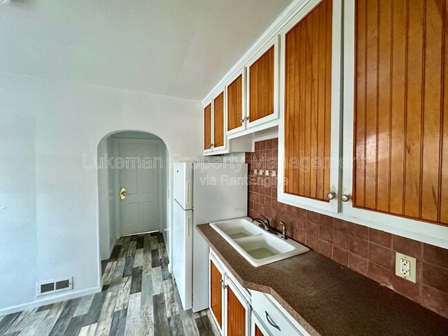 Building Photo - 1410 Oak St