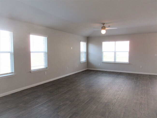 Building Photo - Home in Pioneer Crossing