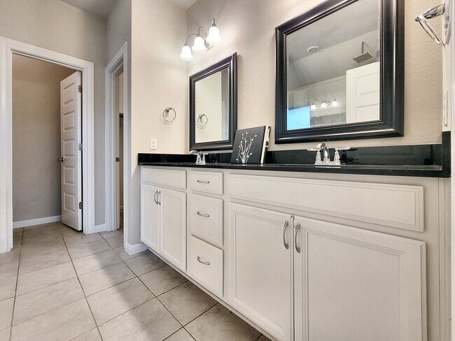 Building Photo - Beautiful Solar-Powered 4BR / 2BA Home – Big Backyard & Modern Kitchen