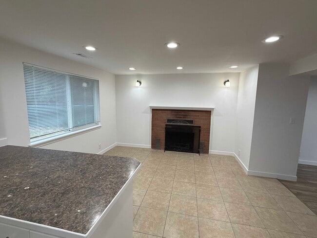 Building Photo - 16606 111th Ave SE