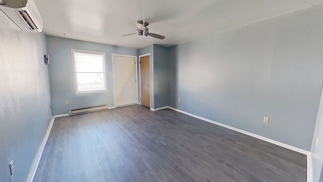 Building Photo - Recently Renovated 2 Bedroom Duplex