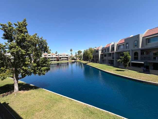 Building Photo - 2524 S El Paradiso