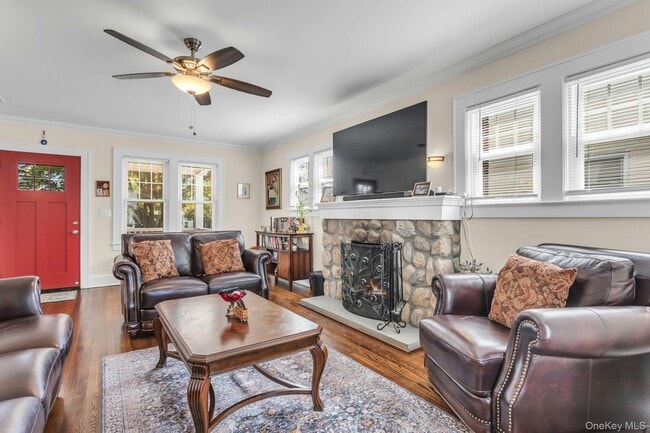 Building Photo - 23 W 7th St