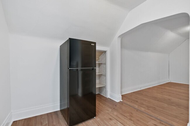 Building Photo - 1528 Ridge Ave