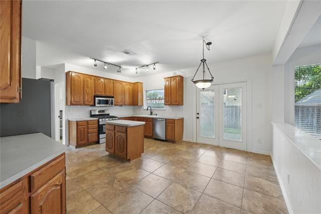 Building Photo - 916 Sugarberry Ln