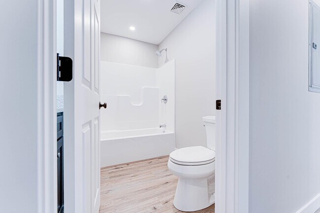 Building Photo - 3 Strafford Rd