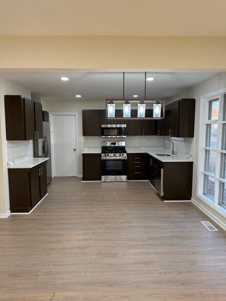 Building Photo - 10001 Paxton Rd