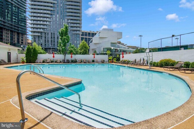 Building Photo - 1530 Key Blvd