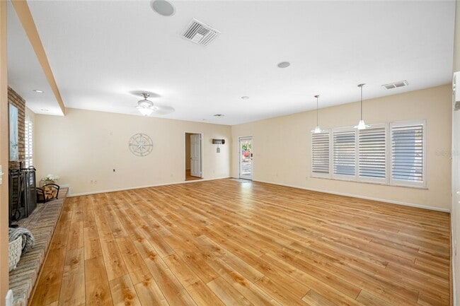 Building Photo - 401 Whitcomb Blvd