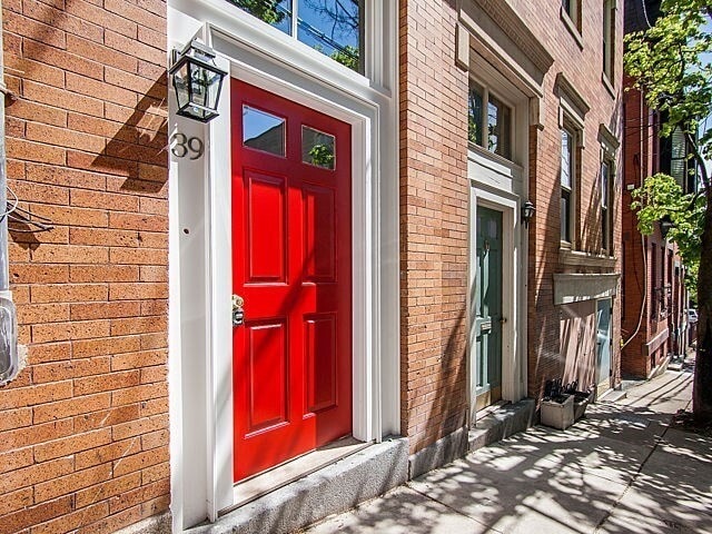 Building Photo - 39 Eden St