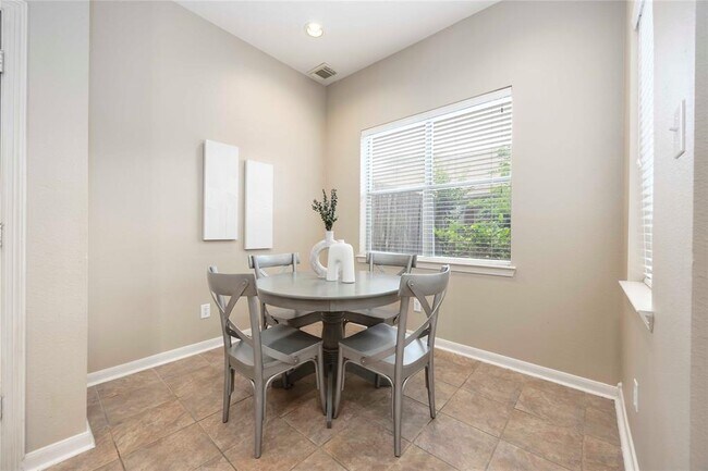 Building Photo - 17711 Brair Arbor
