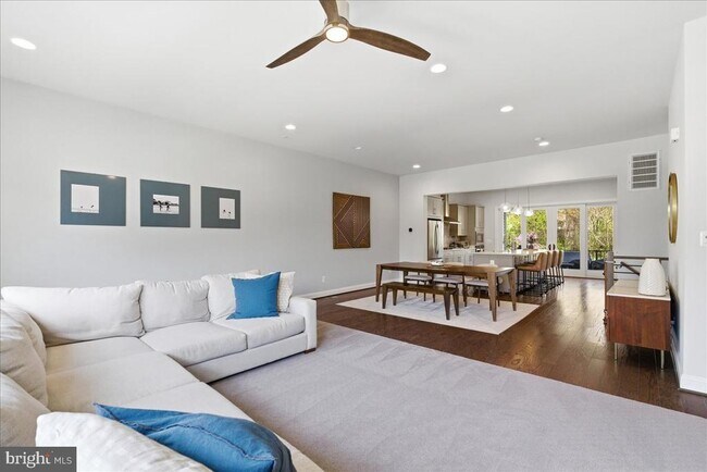 Building Photo - 4537 Plateau Dr