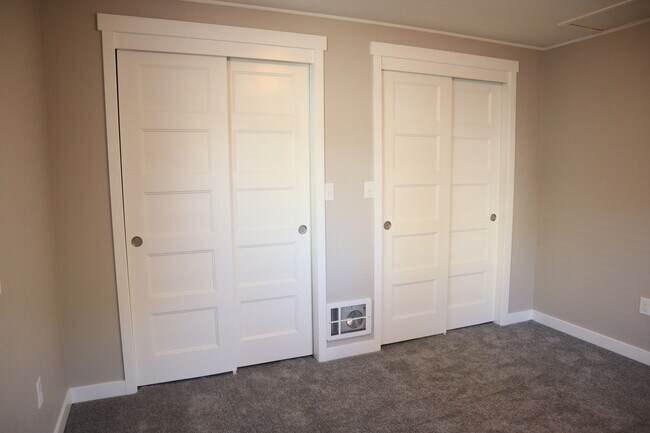 Building Photo - r1500VDuplex