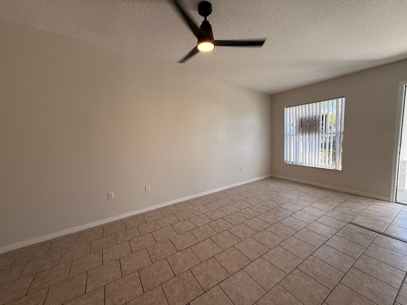 Building Photo - 729 Squirrel Ct